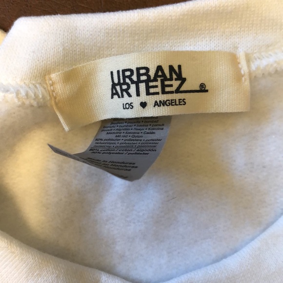 NWOT Urban Arteez Swestshirt - Picture 3 of 5